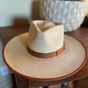 Brand new Brixton women’s straw hat, great for summer!